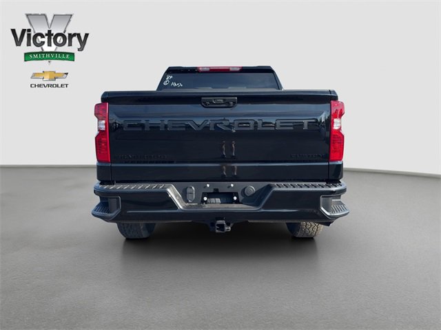 2025 Chevrolet Silverado 1500 Custom photo 4