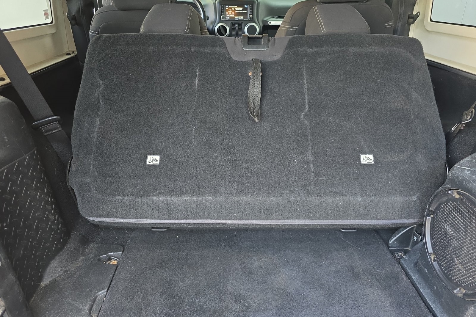 2013 Jeep Wrangler Sahara photo 16