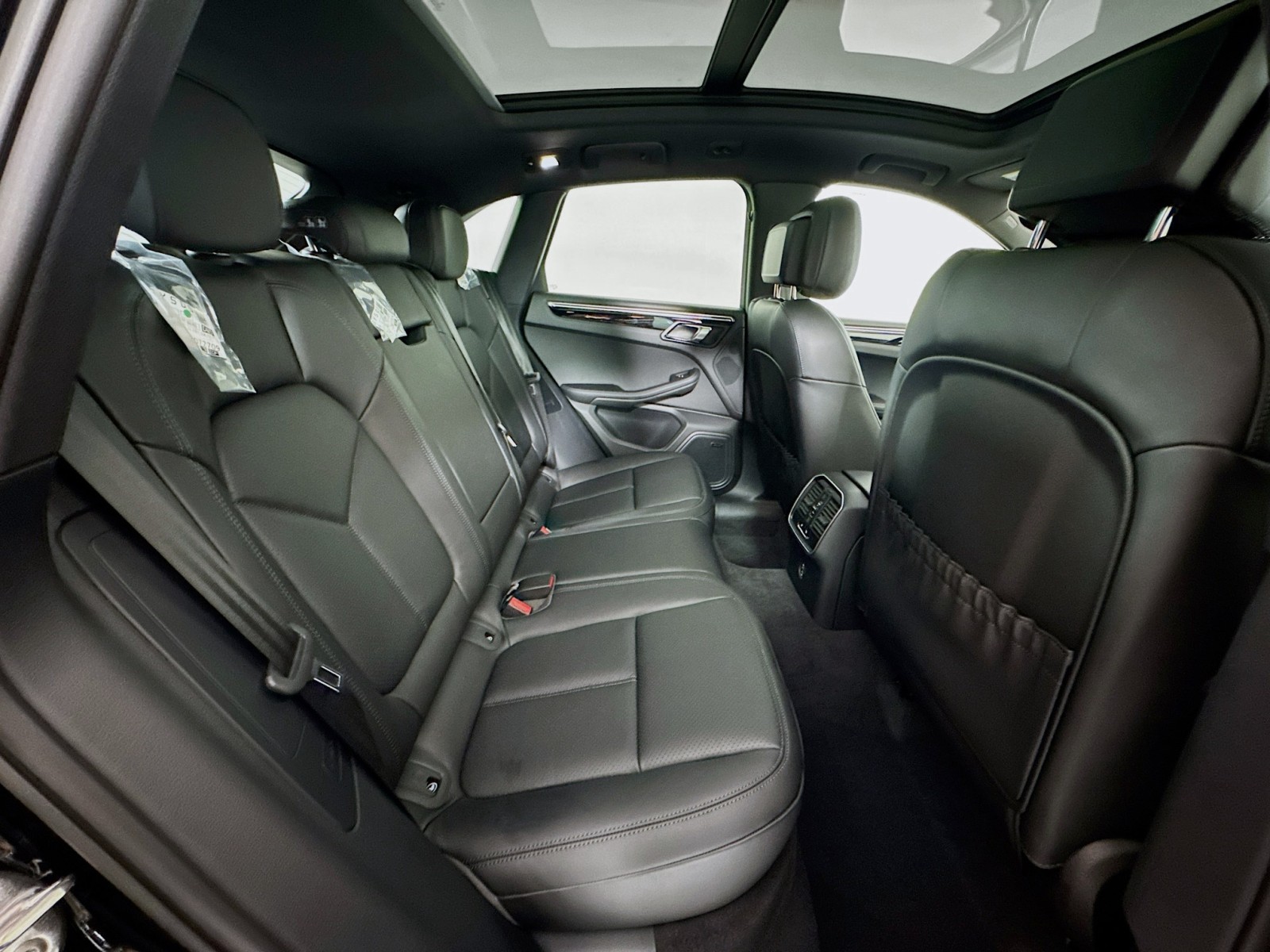 2025 Porsche Macan T photo 21