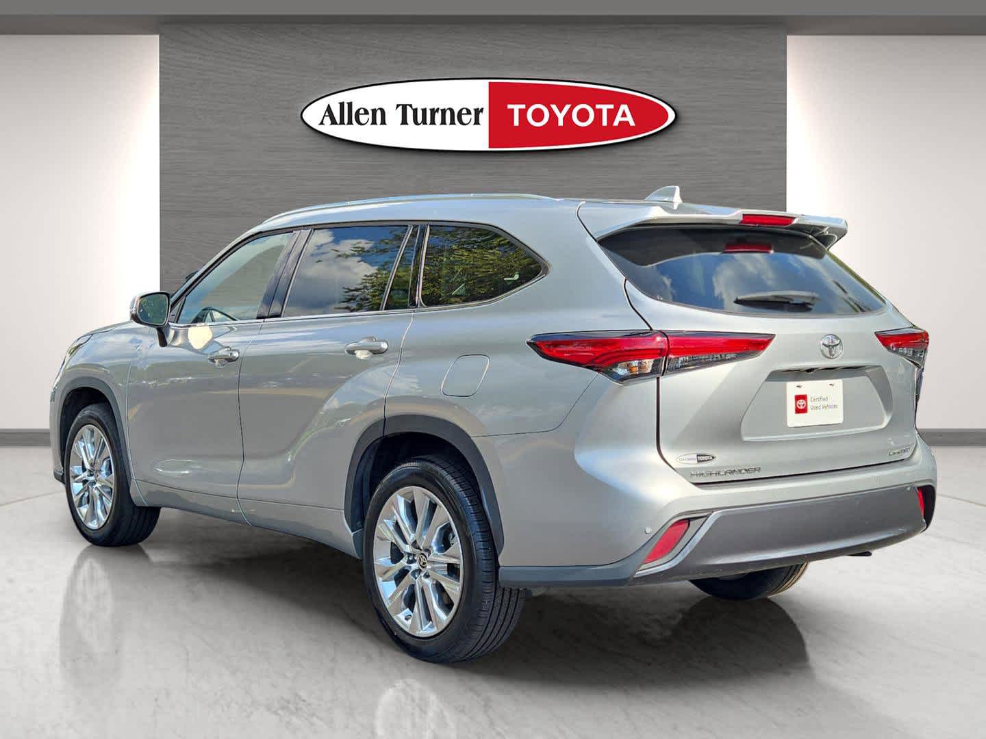 2022 Toyota Highlander Limited photo 8