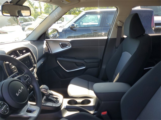 2025 Kia Soul LX photo 9