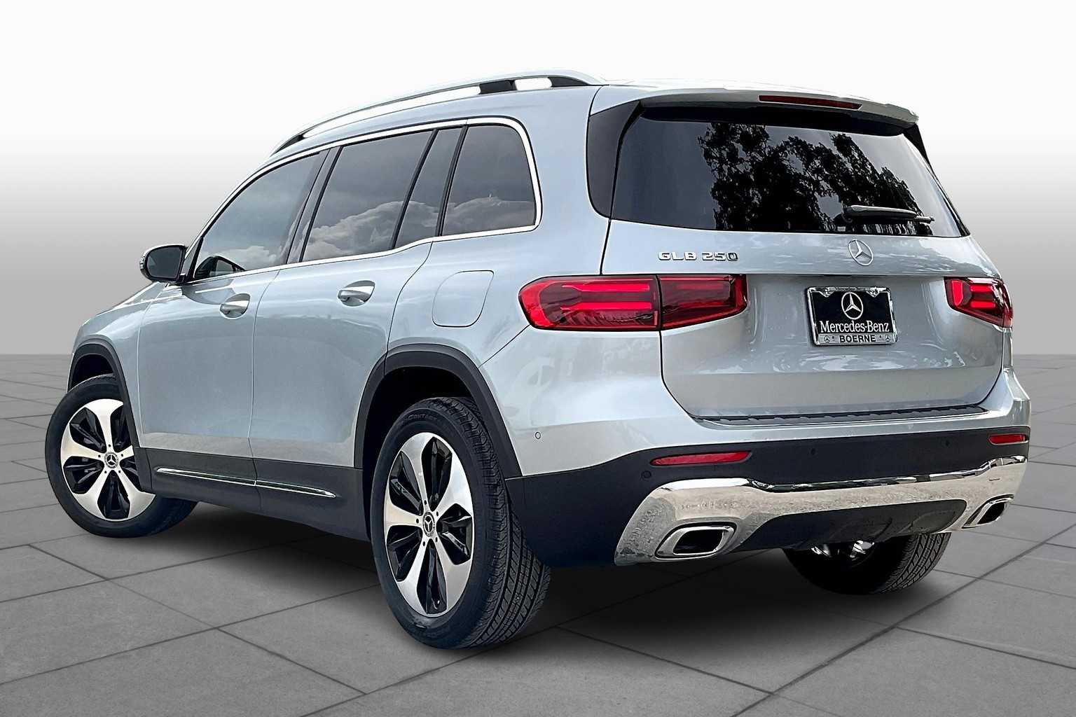 2025 Mercedes Benz GLB 250 photo 3