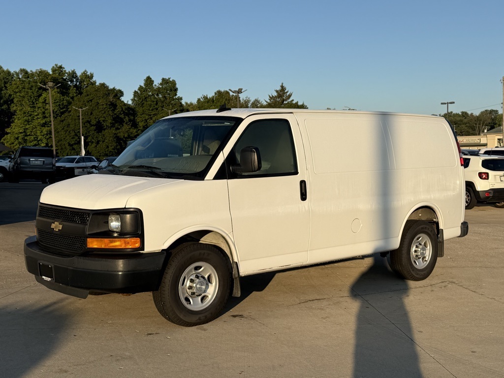 2016 Chevrolet Express 2500 Work Van photo 2