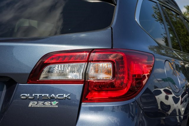 2016 Subaru Outback Limited photo 6