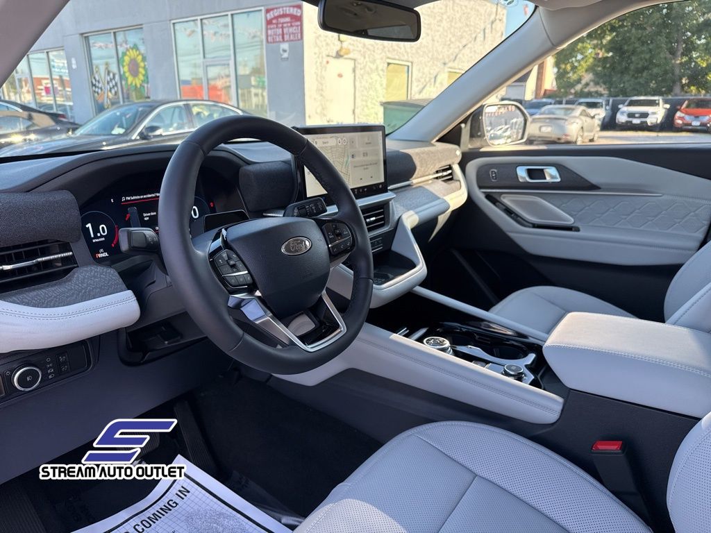 2025 Ford Explorer Platinum photo 9