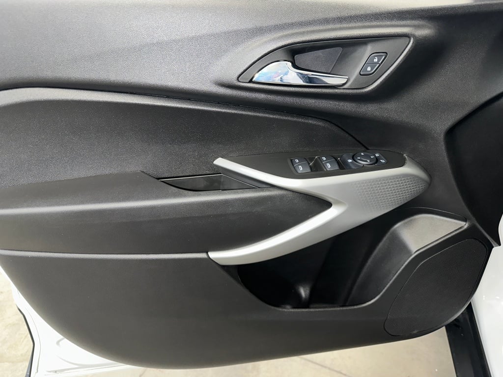 2024 Chevrolet Trax LS photo 3