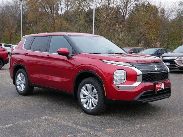 2025 Mitsubishi Outlander ES's photo