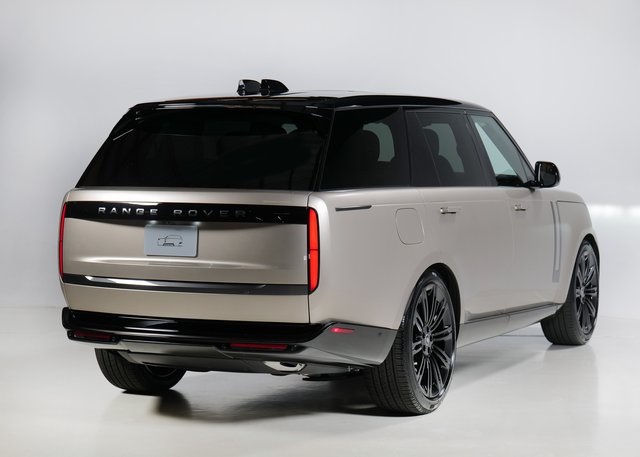 2025 Land Rover Range Rover SE photo 2