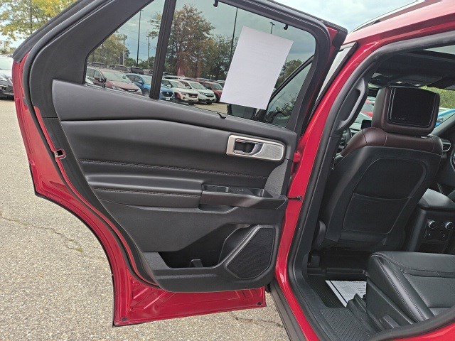 2020 Ford Explorer Platinum photo 13
