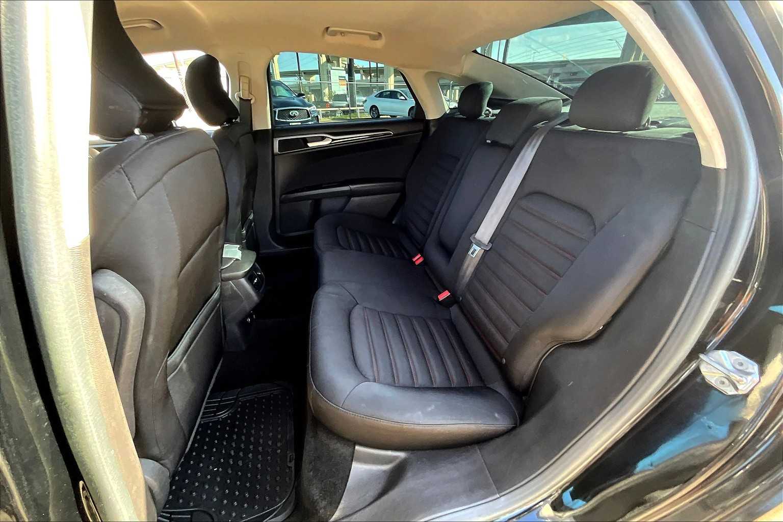 2016 Ford Fusion SE photo 15