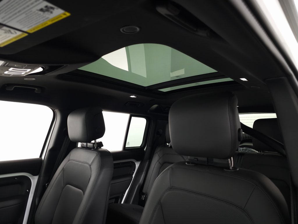 2025 LAND ROVER DEFENDER - Image 17