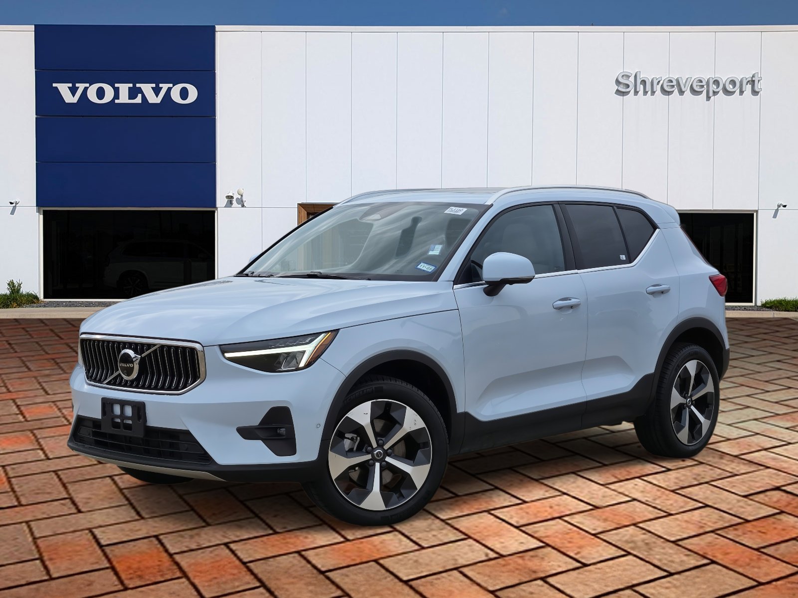 2024 Volvo XC40 Plus's photo