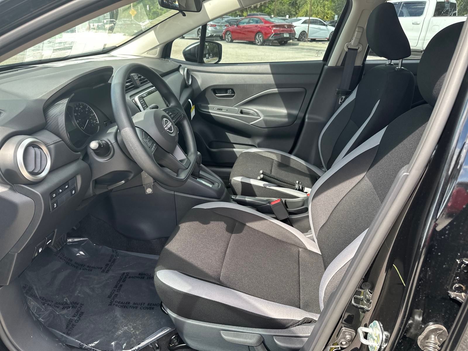 2025 Nissan Versa 1.6 S photo 10