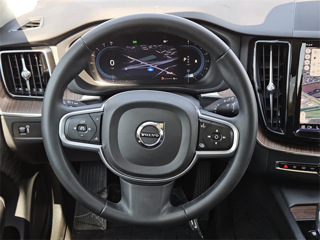 2022 Volvo XC60 B5 Momentum photo 31