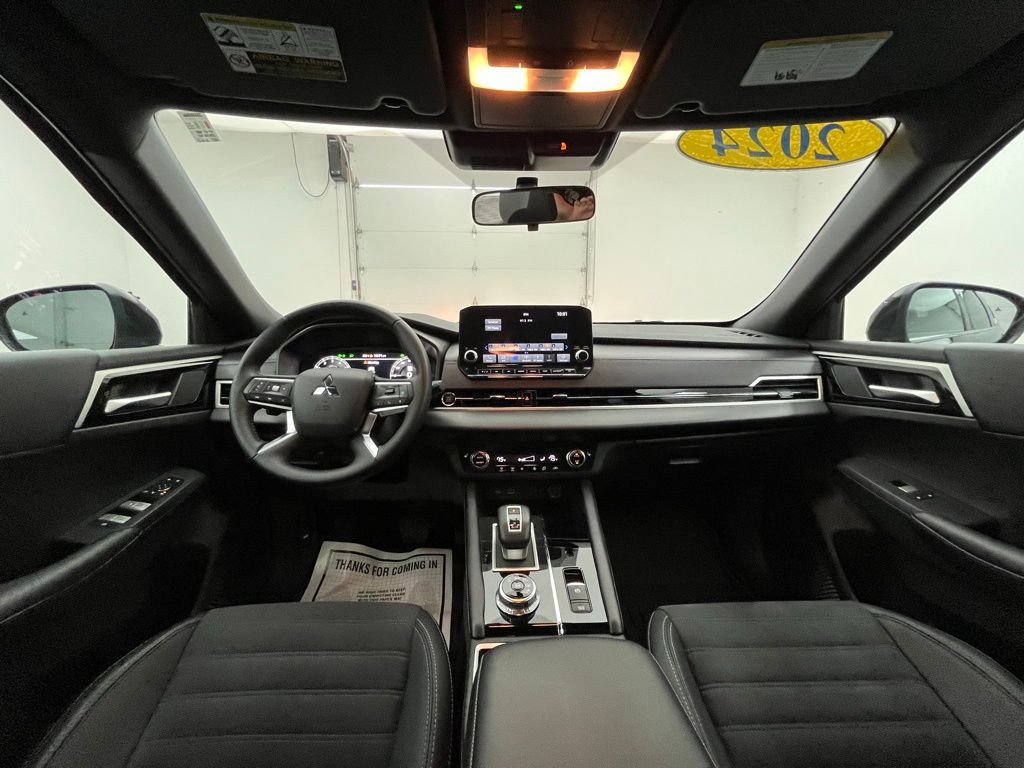2024 Mitsubishi Outlander SE Black Edition photo 2