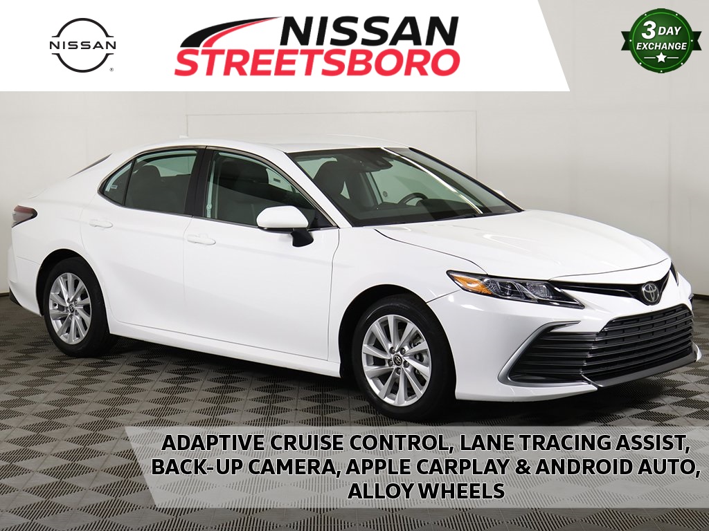 2024 Toyota Camry LE's photo