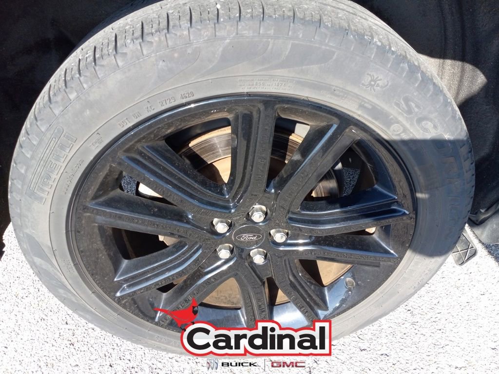 2021 Ford Edge SEL photo 4