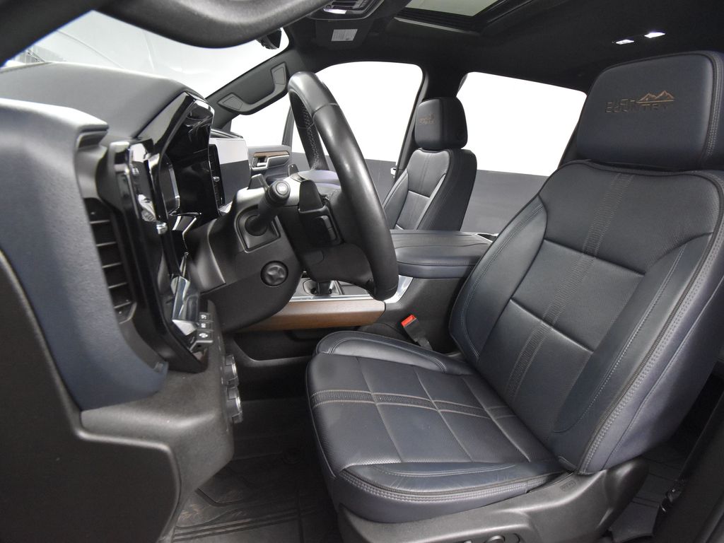 2024 Chevrolet Silverado 1500 High Country photo 18