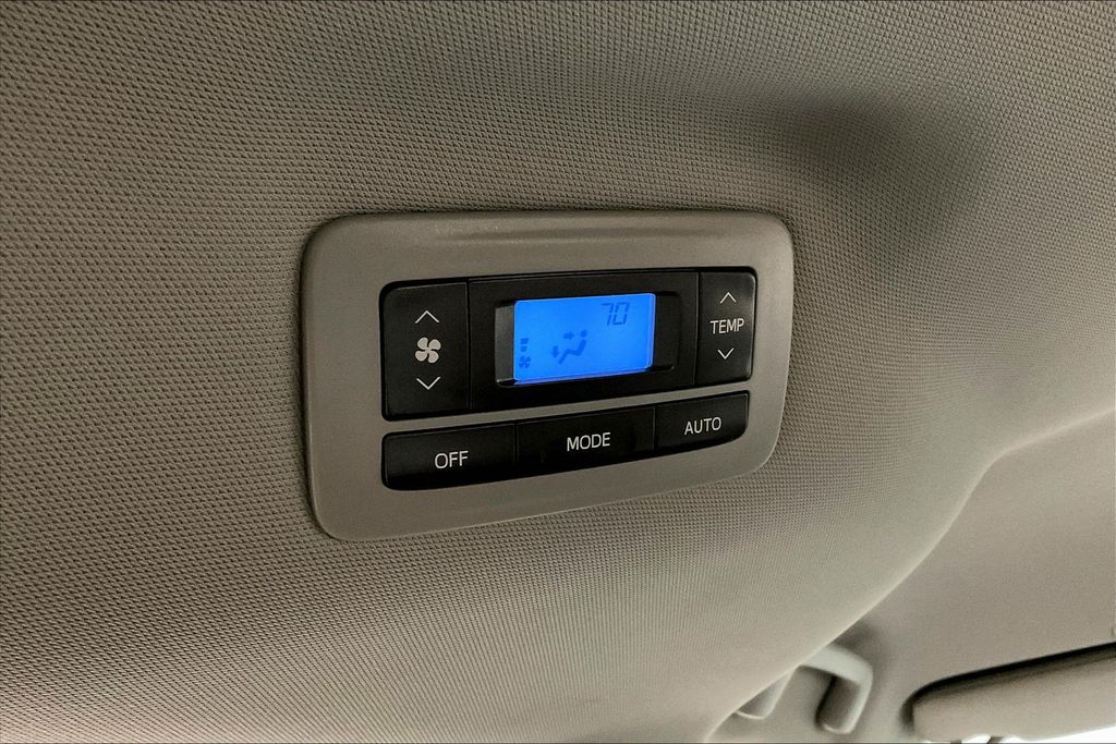 2020 Toyota Sienna L photo 32