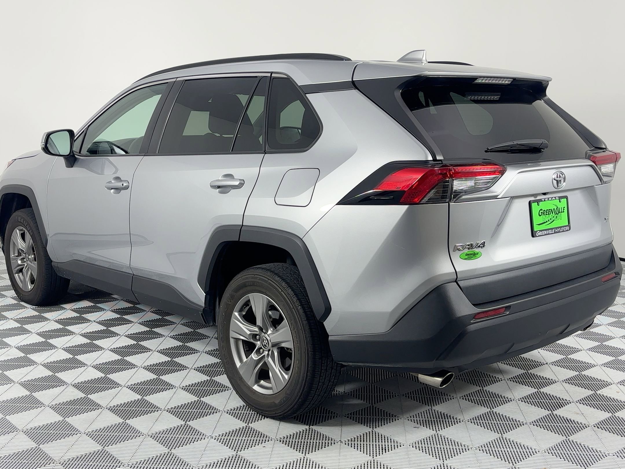 2024 Toyota RAV4 XLE photo 3