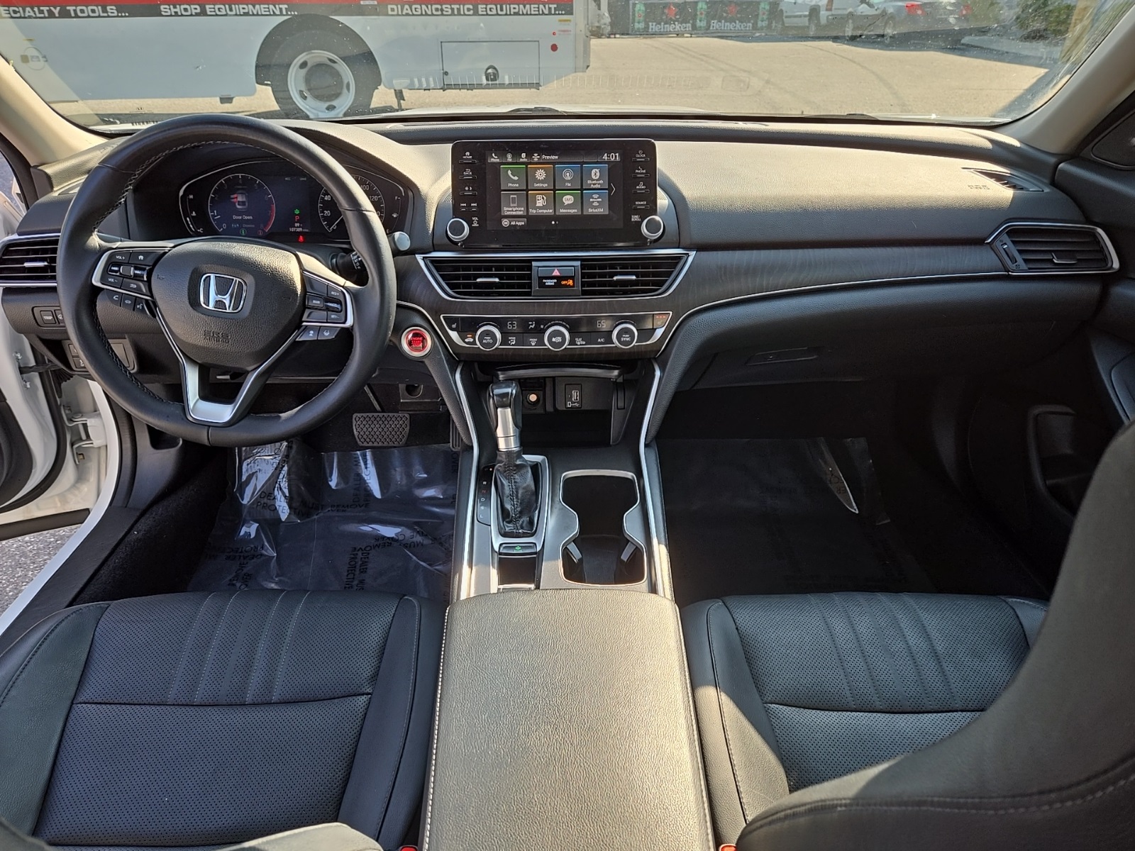 2024 Chevrolet Equinox LT photo 2