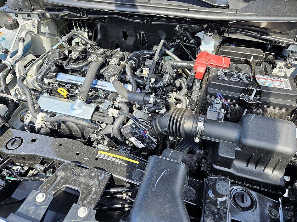 2025 Nissan Versa SV photo 17