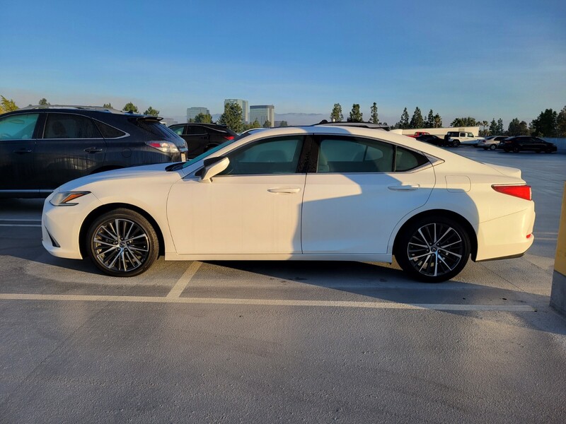 2024 Lexus ES 350 Premium photo 2