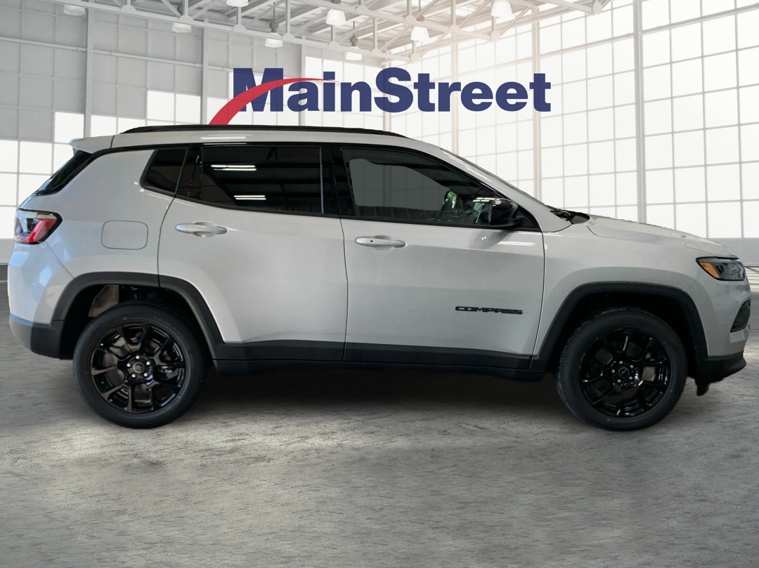 2026 Jeep Compass Latitude photo 4