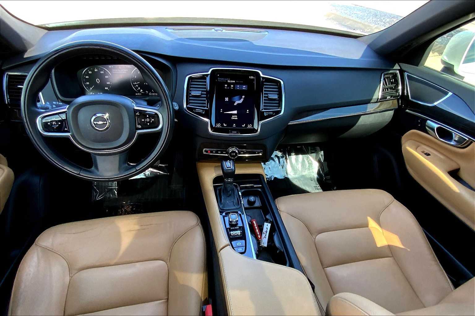 2018 Volvo XC90 Momentum photo 13