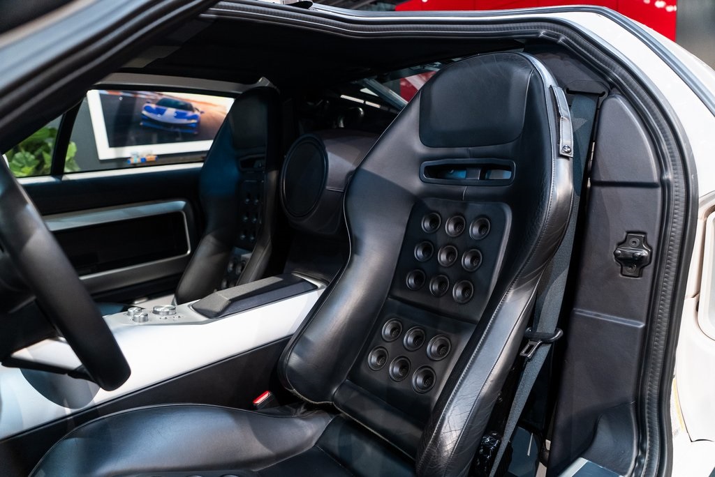 2005 Ford GT Base photo 4