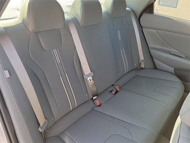 2025 Hyundai Elantra SEL Sport photo 20