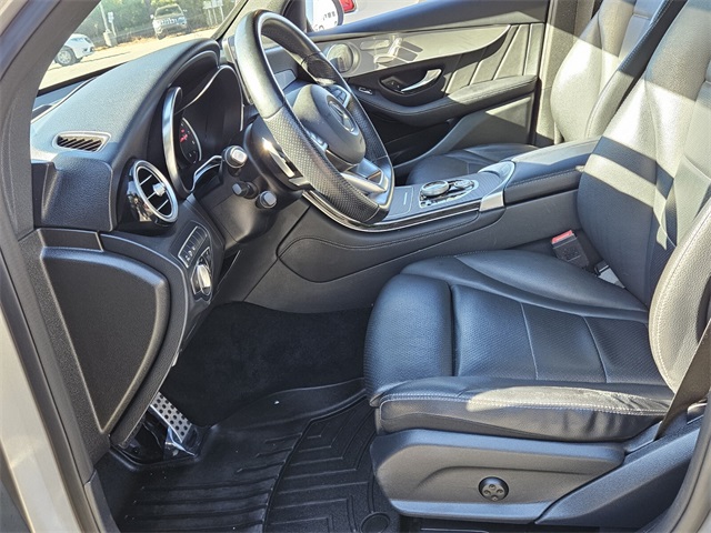 2019 Mercedes Benz GLC 300 photo 3