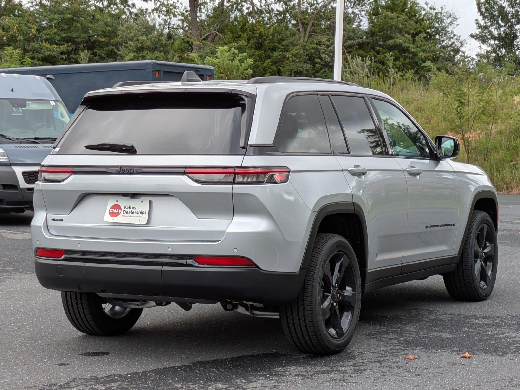 2025 Jeep Grand Cherokee Altitude photo 3
