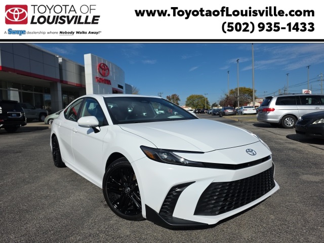 2025 Toyota Camry SE's photo