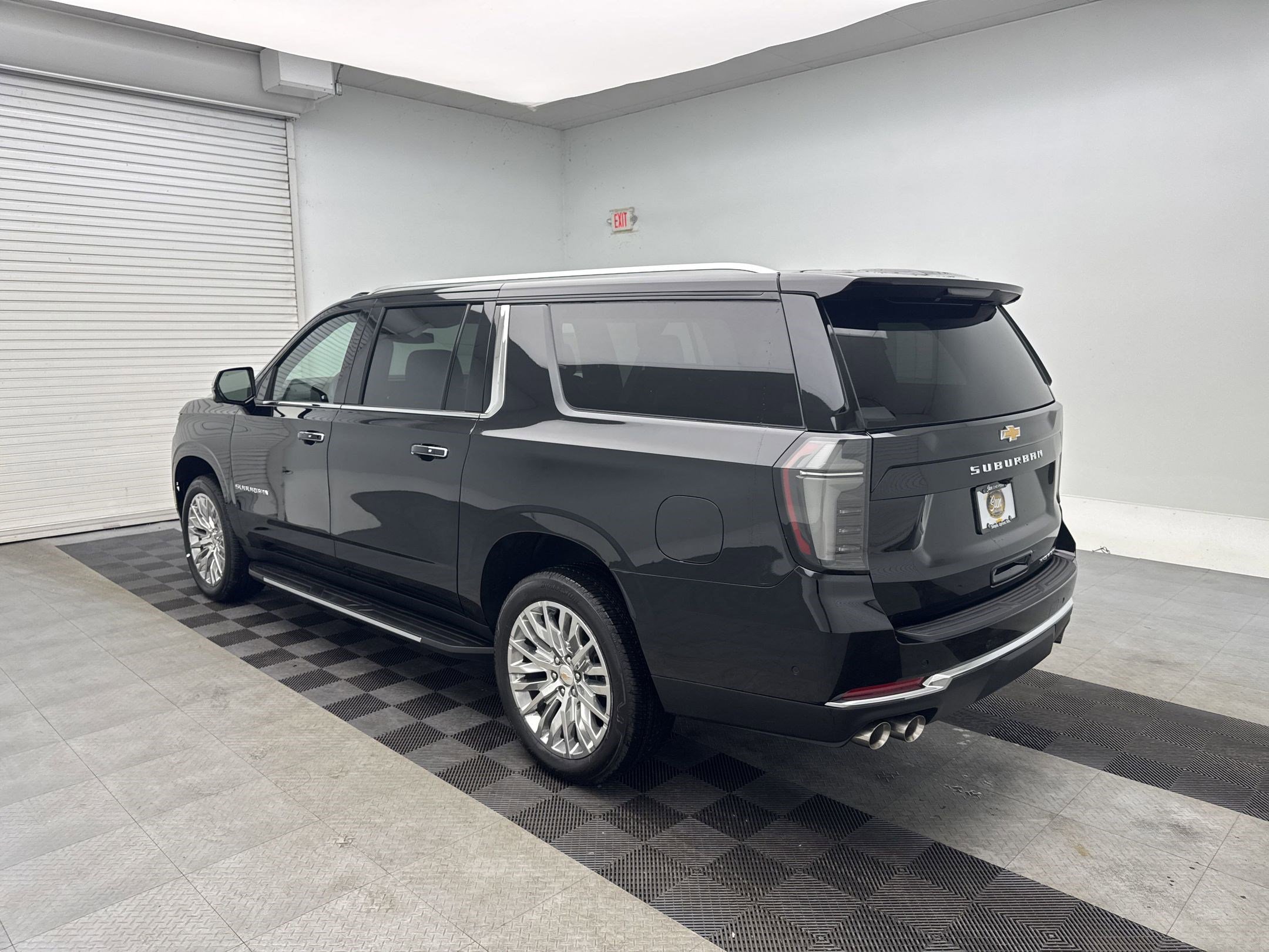 2025 Chevrolet Suburban Premier photo 3