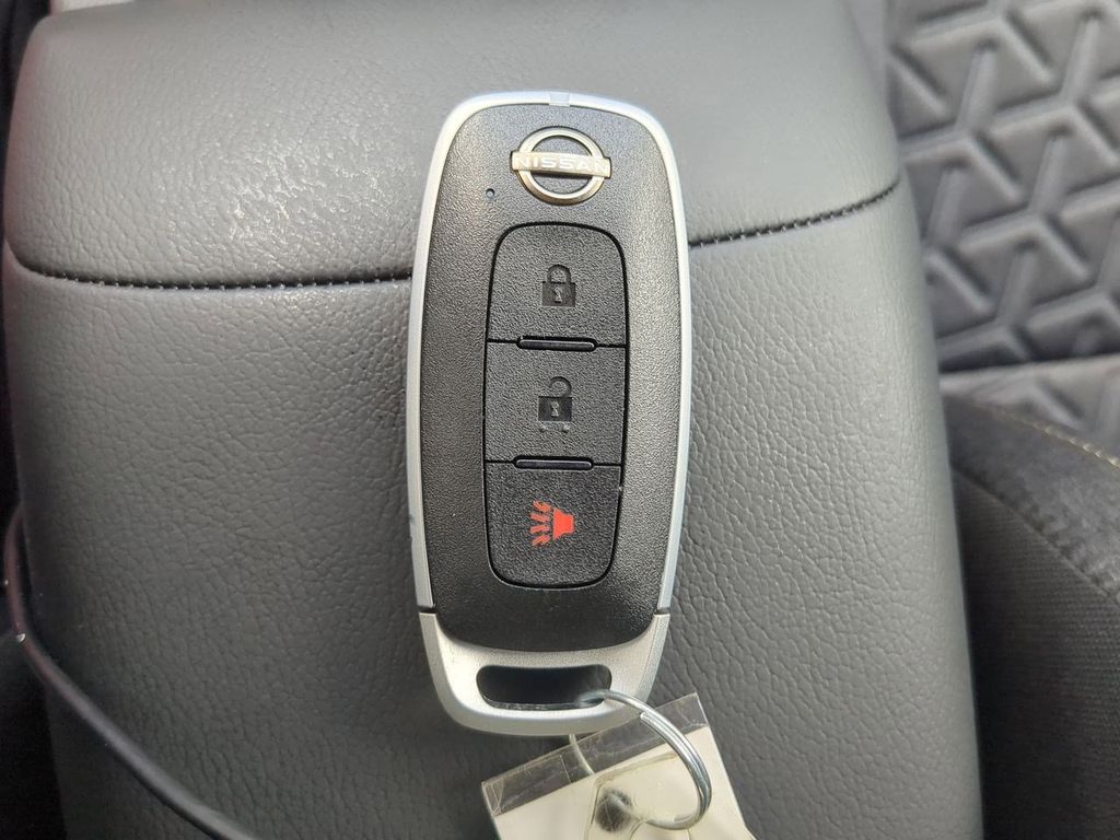 2025 Nissan Kicks SV photo 26
