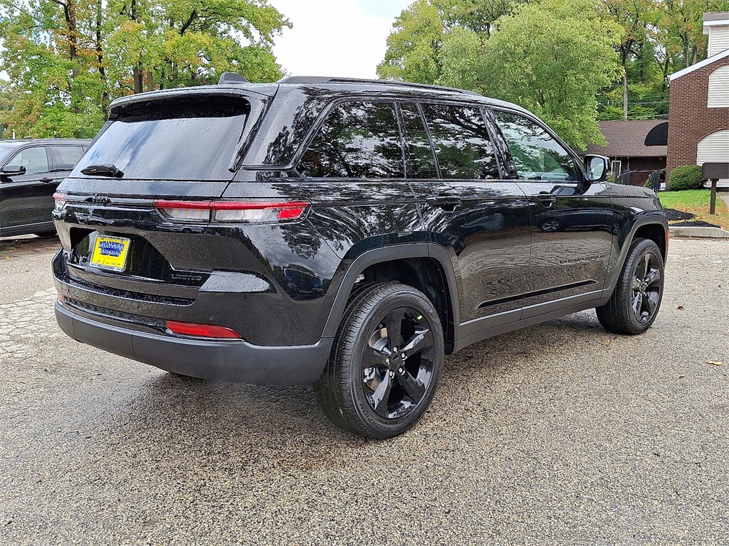 2025 Jeep Grand Cherokee Limited photo 4