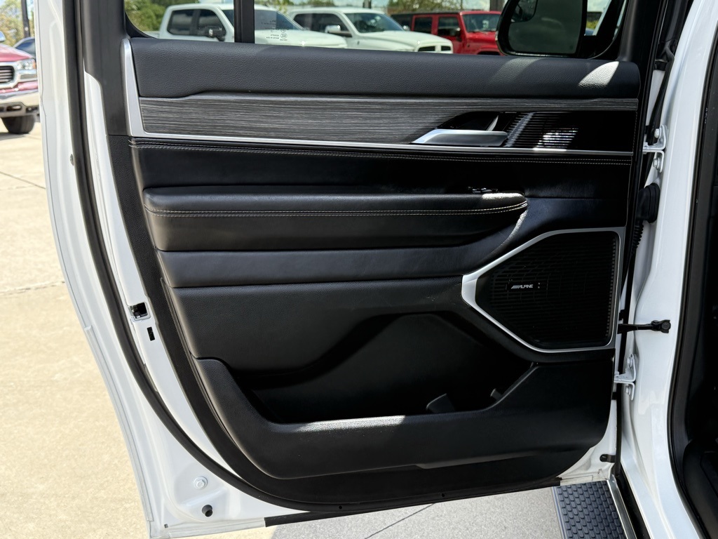 2023 Jeep Wagoneer L Series II photo 20