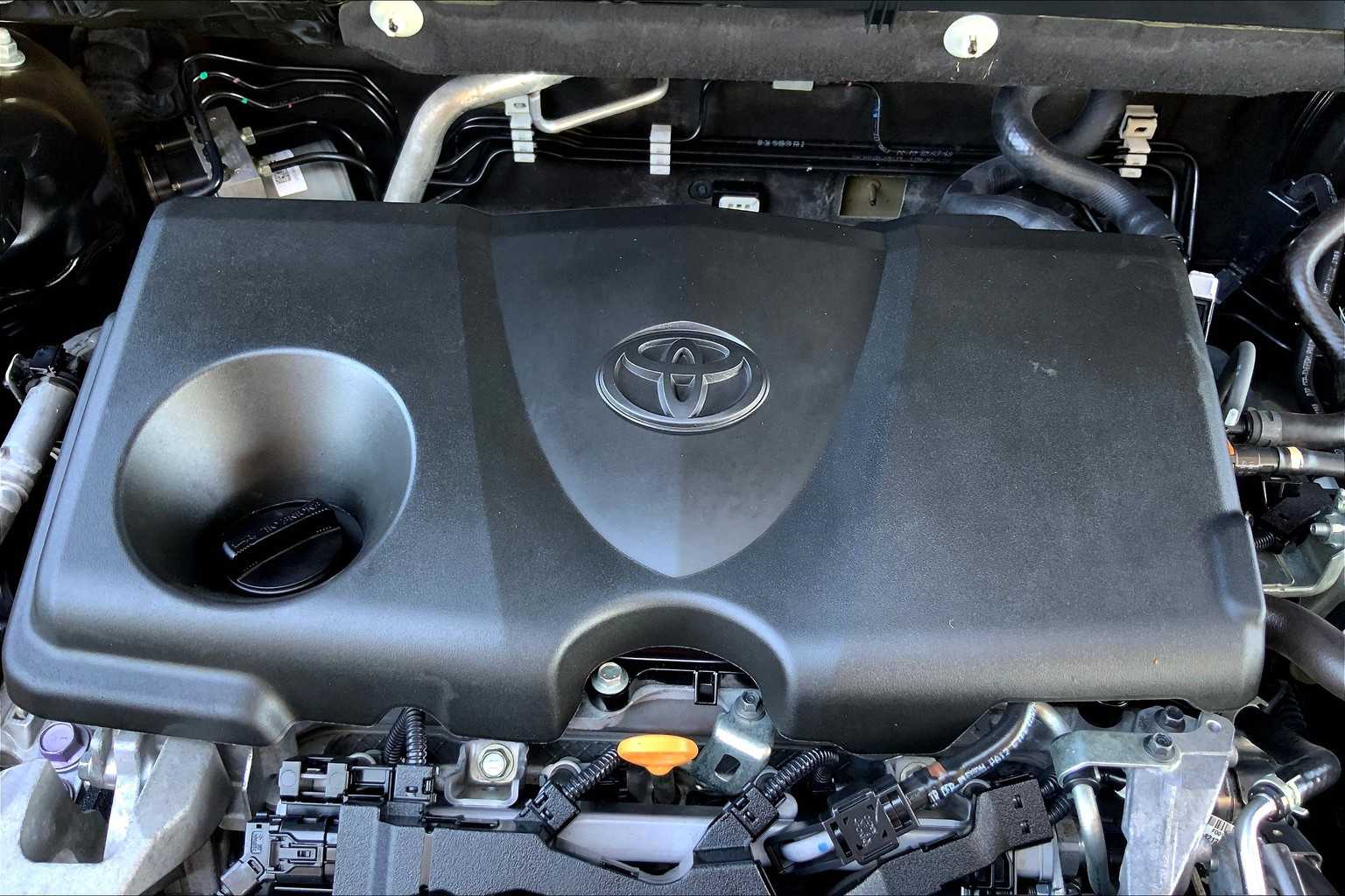 2021 Toyota RAV4 XLE photo 26