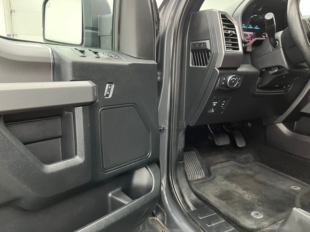 2016 Ford F-150 XLT photo 19