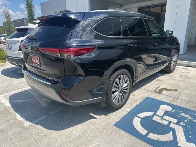 2021 Toyota Highlander Platinum photo 2