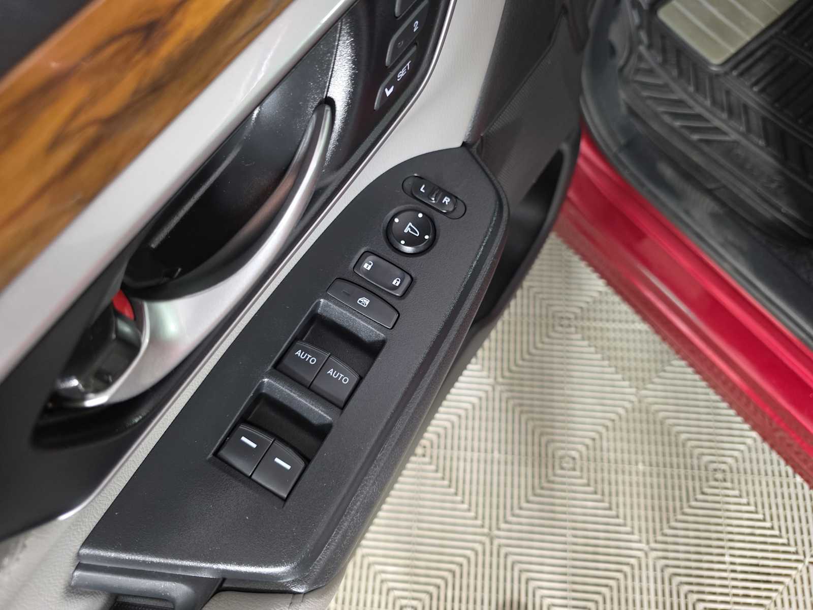 2020 Honda CR-V Hybrid Touring photo 26