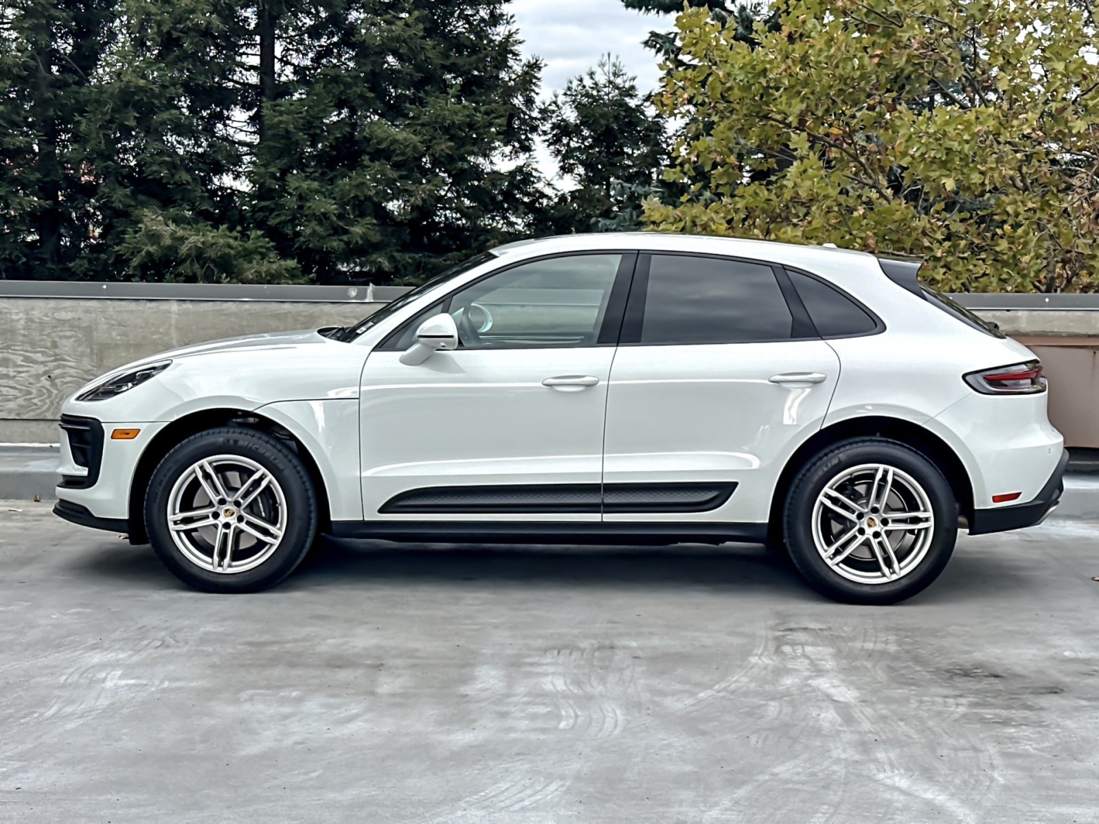 2025 Porsche Macan T photo 3