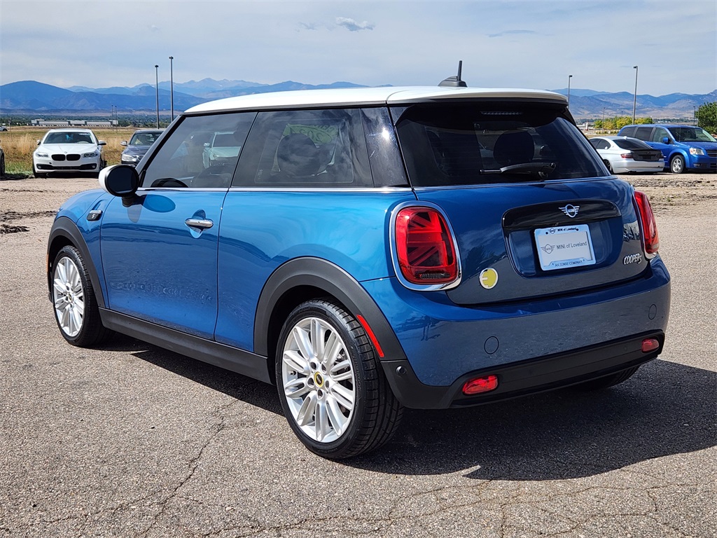 2024 Mini Cooper 2 Door Hardtop SE photo 2