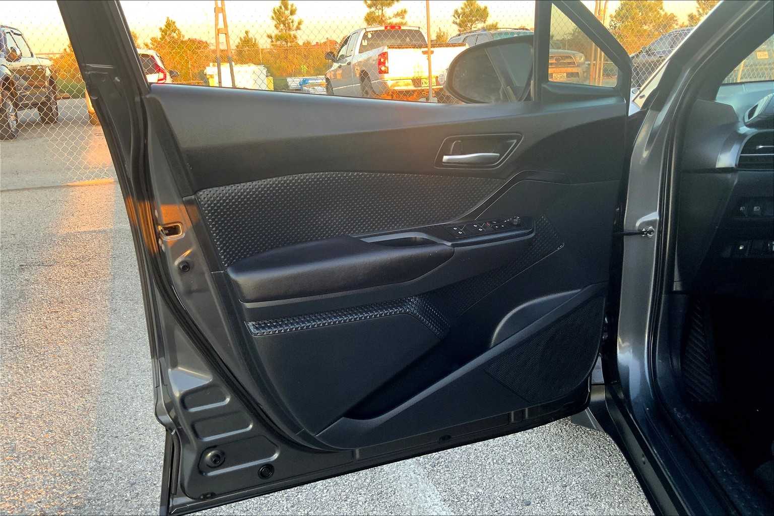 2018 Toyota C-HR XLE Premium photo 20