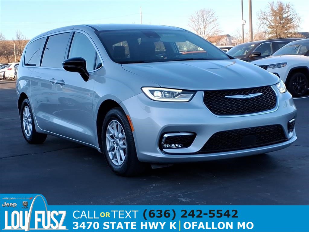 2024 Chrysler Pacifica Touring L's photo