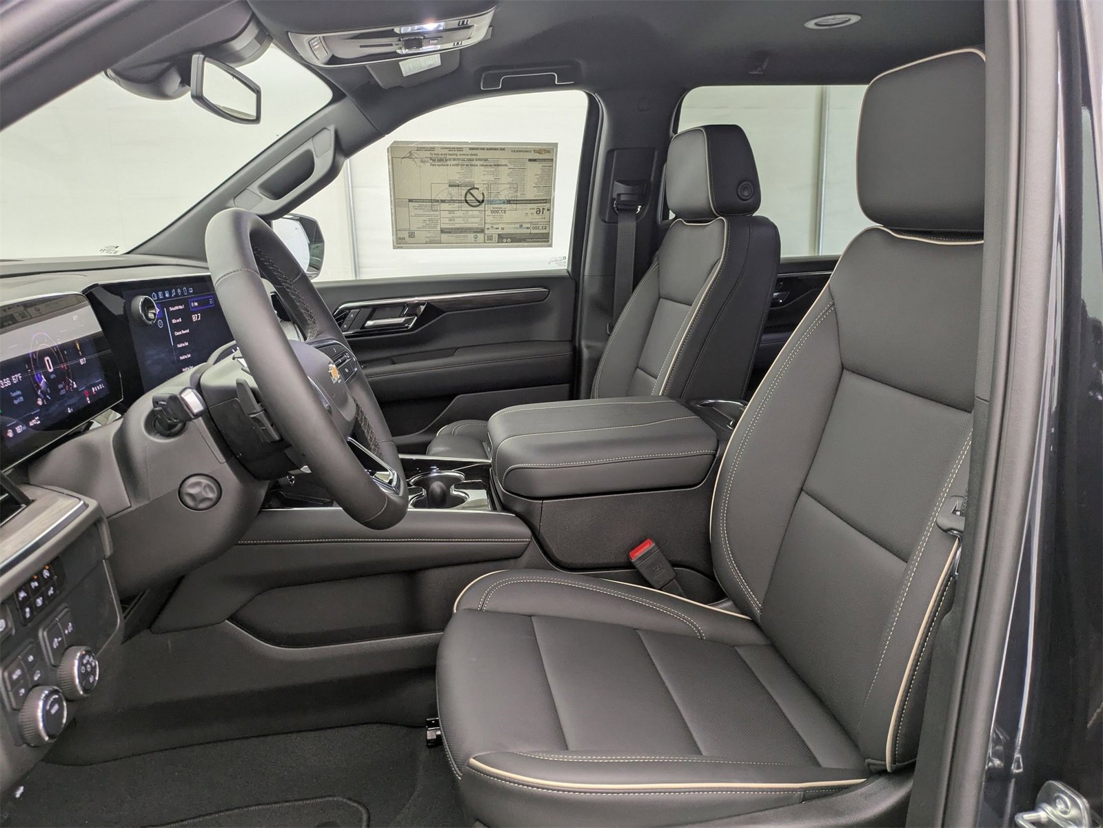 2025 Chevrolet Suburban Premier photo 16