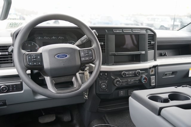 2023 FORD F-550 - Image 31