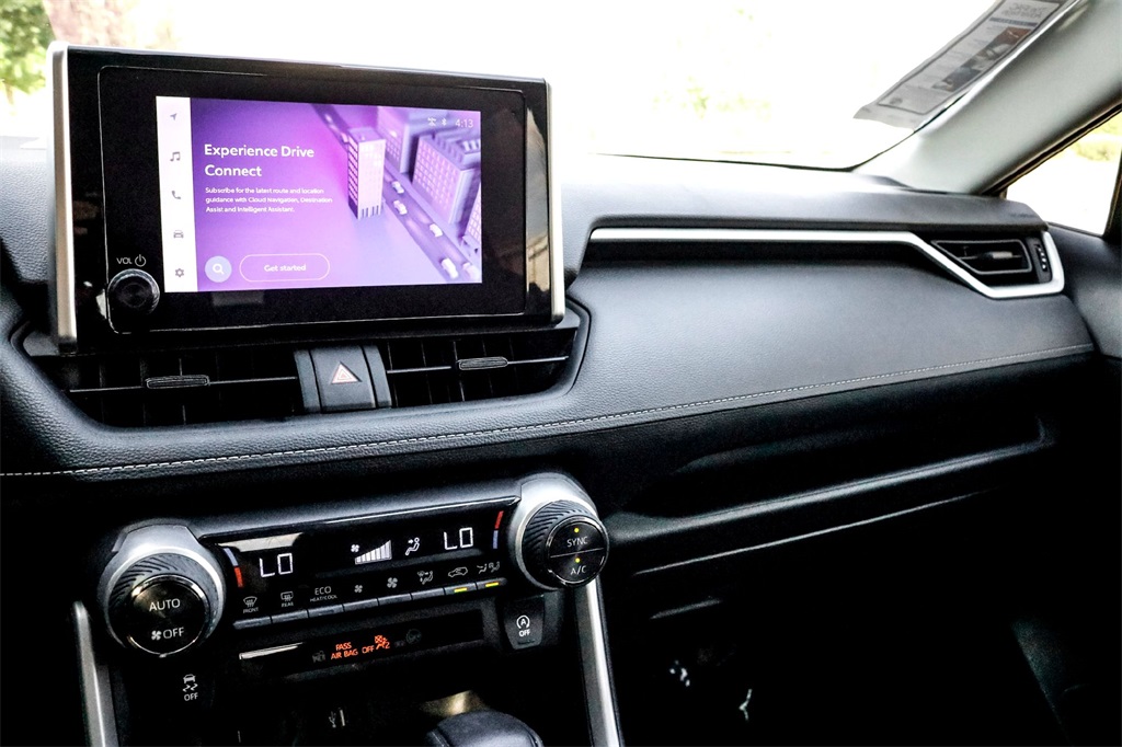 2024 Toyota RAV4 XLE photo 19