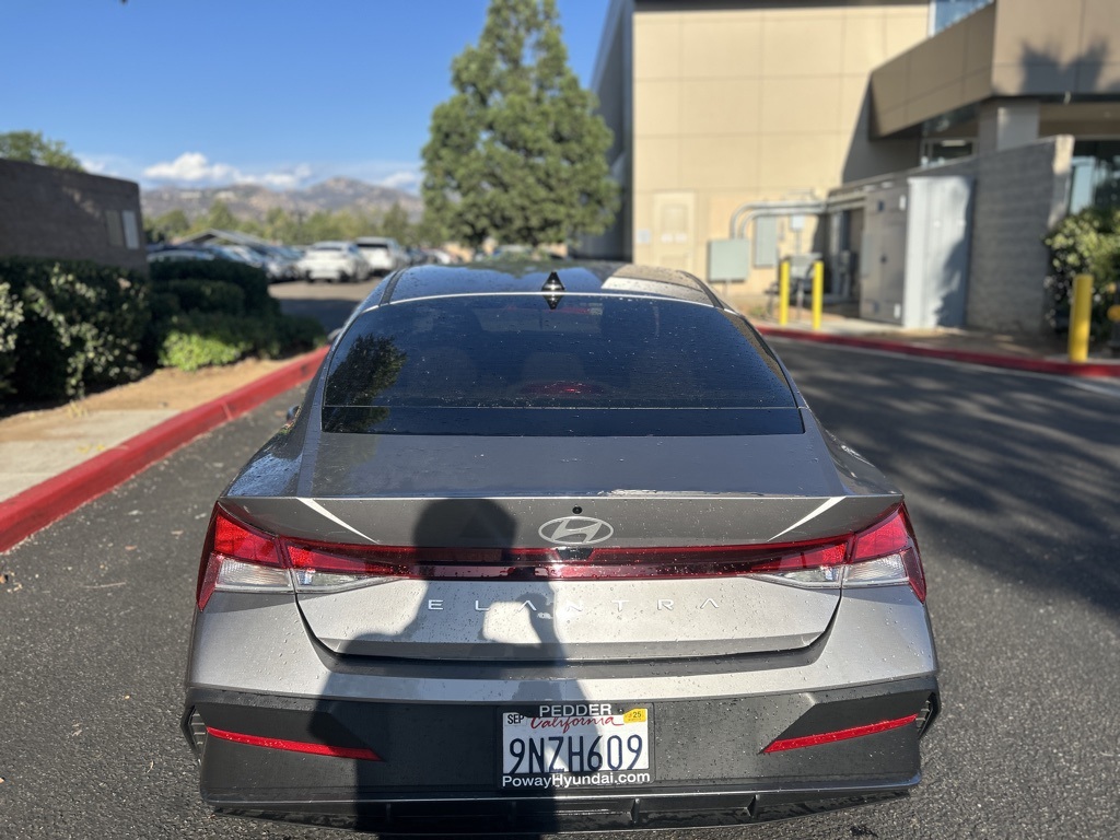 2024 Hyundai Elantra SEL photo 8